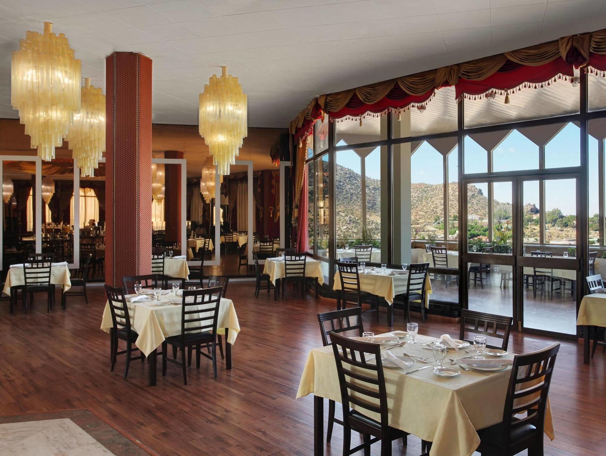 Le Meridien Al Hada Ngoại thất bức ảnh